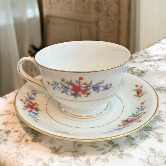 Vintage Mikuni Japan Fine China Dresden Teacup & Saucer Set - Picture 6 of 12